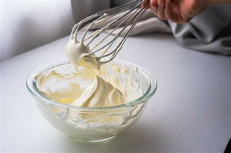 Proceso de batido de crema para obtener punto chantilly