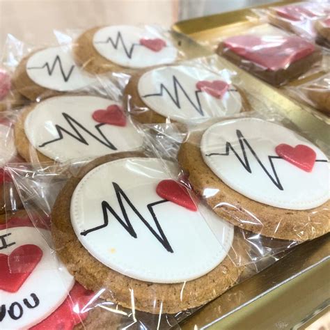 Ejemplos de galletas personalizadas para eventos y como toppers de tortas.
