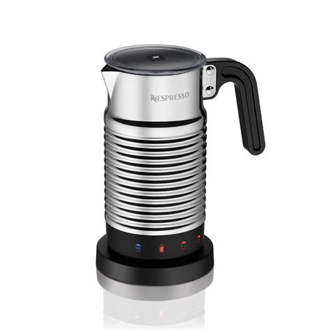 Diseño del Nespresso Aeroccino 4 con acabado en acero inoxidable y pico vertedor