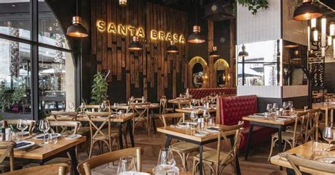 Fachada del restaurante Santa Brasa en Las Condes