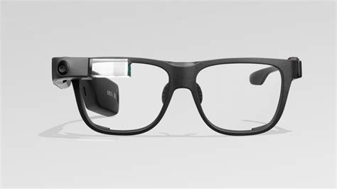 Imagen de las Google Glass en uso, mostrando la superposición de información digital en la vista del usuario.