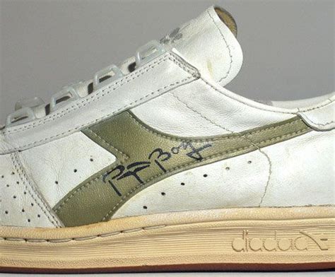 Fotografía de archivo de atletas utilizando zapatillas Diadora en los años 80.
