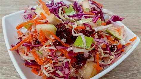Ensalada de repollo con manzana verde y semillas