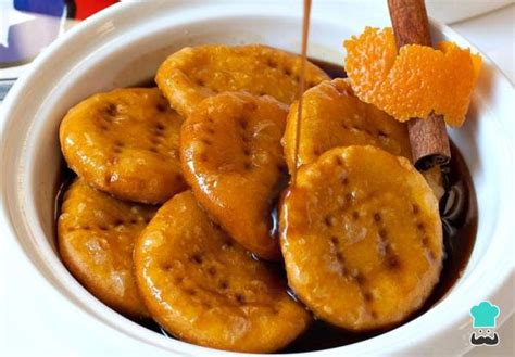 Sopaipillas pasadas bañadas en chancaca