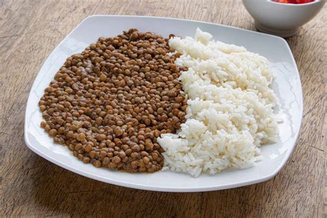 Plato de lentejas con arroz y verduras