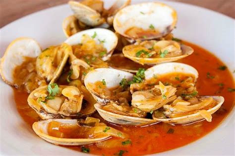 Plato de almejas a la marinera