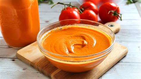 Receta de tirabuzones con salchicha parrillera y salsa de tomate casera