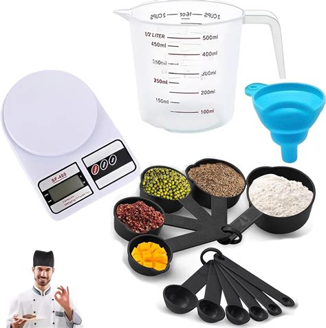 colage de fotos de diferentes herramientas de medición de cocina: báscula digital, tazas medidoras, jarras medidoras, cucharas medidoras