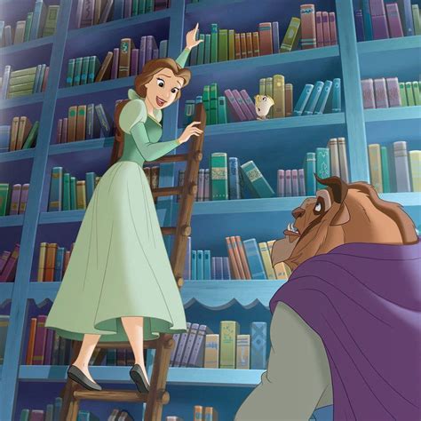 Estantería decorada como una biblioteca de La Bella y La Bestia con libros y accesorios