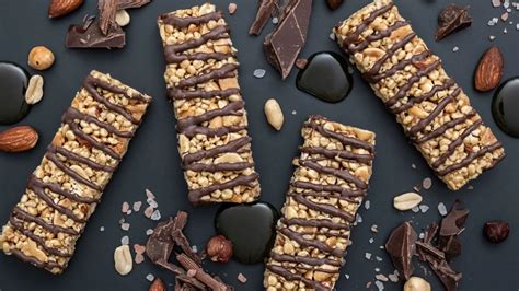 Collage de ingredientes opcionales para personalizar las barritas: frutos secos, semillas, chispas de chocolate