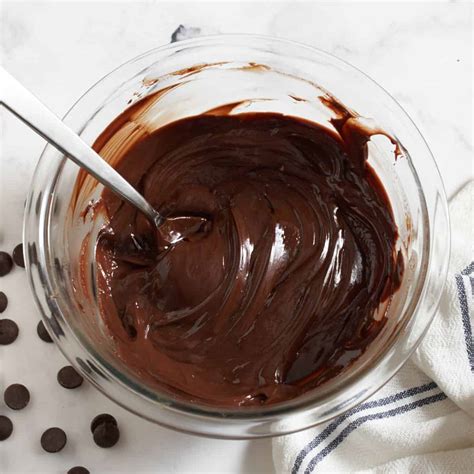 Ganache de chocolate en un tazón