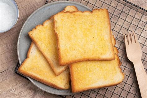 Esquema de las texturas ideales del pan tostado: crujiente por fuera, suave por dentro