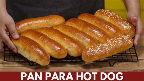 Ingredientes para hacer pan de hot dog casero, mostrando harina, leche, huevos, mantequilla, levadura, azúcar y sal