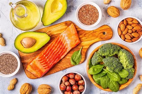 Tabla comparativa de fuentes vegetales y animales de nutrientes clave