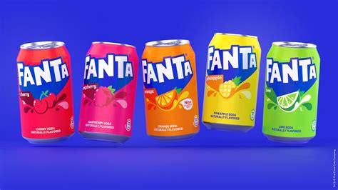Variedad de botellas y latas de Fanta sabor manzana en diferentes tamaños