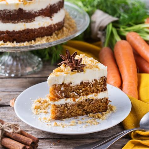Infografía comparando el Carrot Cake americano y el Rüblikuchen suizo