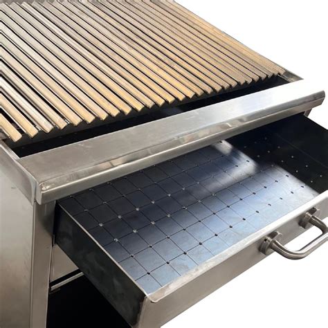 Fotografía detallada de la parrilla a carbón OREGON mostrando su diseño de tambor y acabado profesional.