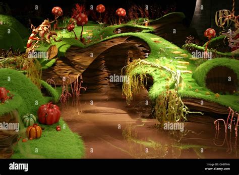 Infografía técnica sobre los decorados construidos, incluyendo la cascada y el río de chocolate de imitación realizados en el escenario 007.