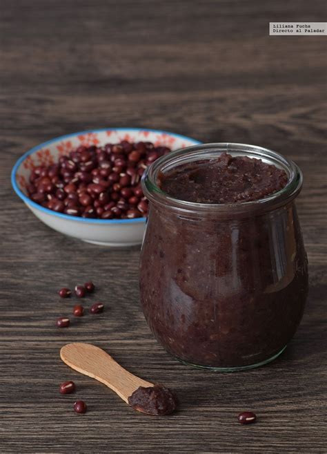 Imagen de la pasta dulce de frijoles blancos (Anko) en un recipiente