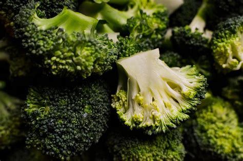 Brócoli fresco y otros vegetales