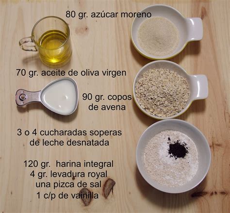 Fotografía de los ingredientes para las galletas de salvado de avena listos para mezclar