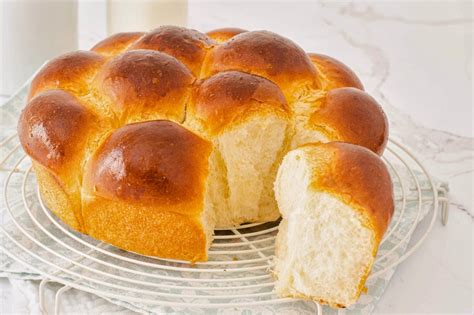 Pan dulce casero recién horneado y decorado