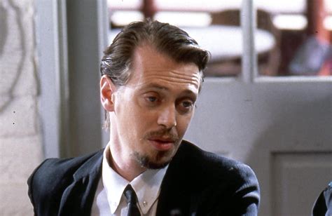 Steve Buscemi joven con uniforme de bombero en Nueva York