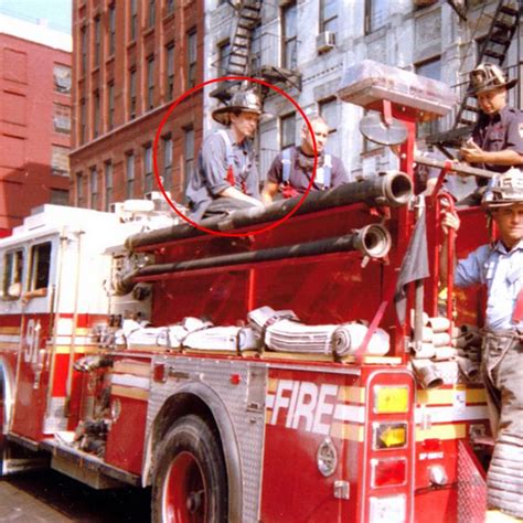 Montaje fotográfico: Steve Buscemi, bombero en el World Trade Center y como actor