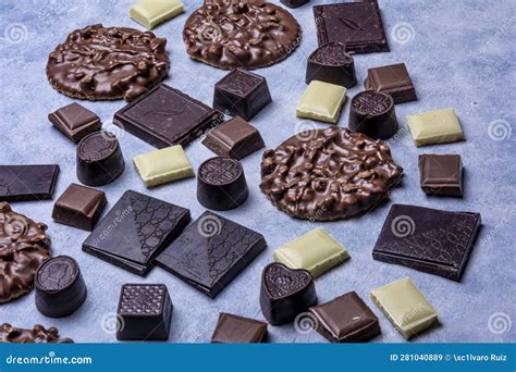 Variedad de productos de chocolate modernos