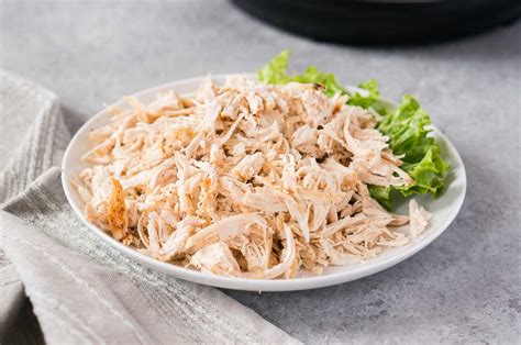 Preparación del pollo desmenuzado para sándwiches