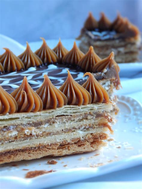 Torta mil hojas con diferentes rellenos y decoraciones