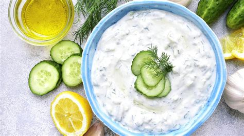 Salsa de yogur con pepino y eneldo