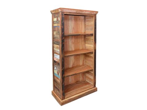 Estantería vintage de madera con acabado decapado para un ambiente acogedor
