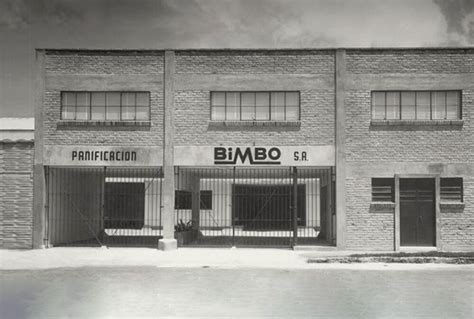 Foto histórica de los inicios de la empresa en Loncomilla, mostrando las primeras instalaciones o productos.
