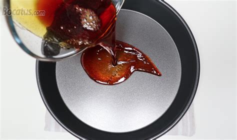 Preparación del caramelo para flan en un molde