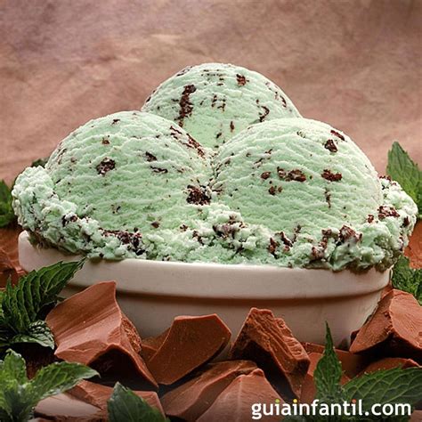Foto de chocolate de menta variado (barras, helado, postre)