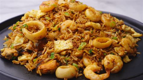 collage de fotos de diferentes tipos de Arroz Chaufa: pollo, carne, mariscos, salvaje