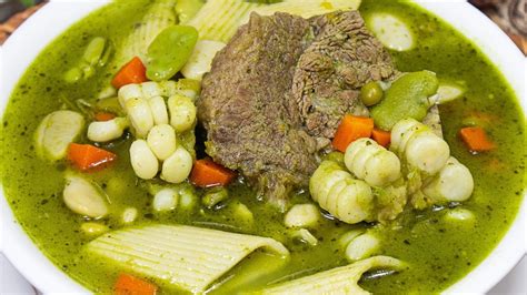 variedad de verduras frescas y carnes para un menestrón