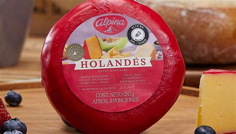 Foto de un queso con múltiples ojos pequeños y uniformes indicando hinchazón precoz