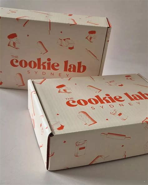 Cajas de galletas personalizadas con diferentes diseños impresos para branding y eventos.