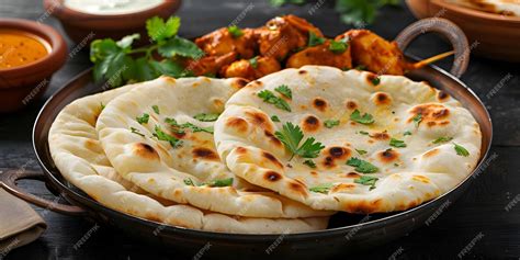 Variedad de panes pakistaníes como naan y roti
