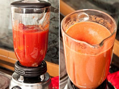 licuadora con ingredientes para la salsa de tomate