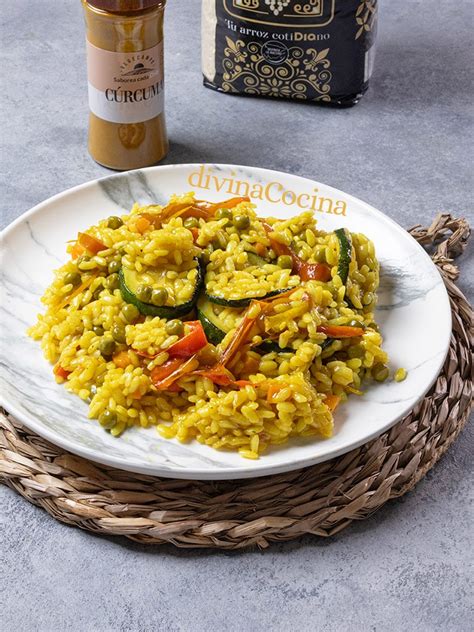 Arroz con cúrcuma, ajo, jengibre y verduras
