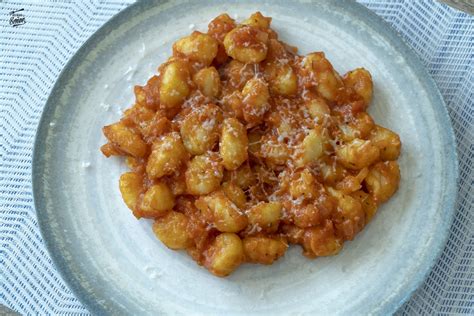 Ñoquis con carrilleras de ternera y salsa oscura