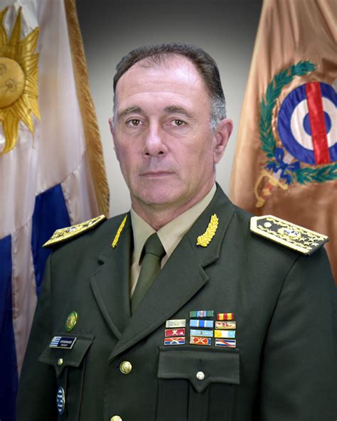 Foto del Presidente Sebastián Piñera junto al Comandante en jefe del Ejército, Ricardo Martínez Menanteau, en la Parada Militar 2019.