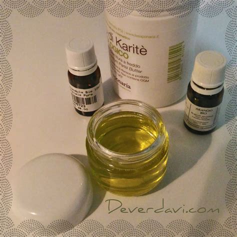 Ingredientes para crema nutritiva: manteca de karité, aceite de almendras, mirra