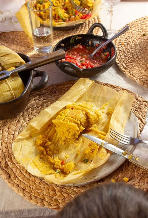 Muestra de diversos platos tradicionales latinoamericanos elaborados con maíz