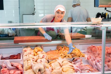 pollo fresco en un supermercado
