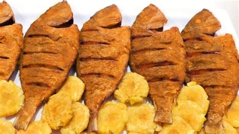 Pescado frito dorado y crujiente