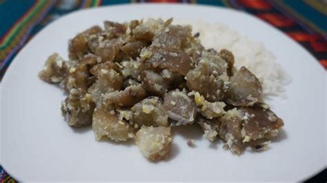 Plato de Chuño Phuti servido con huevo y queso